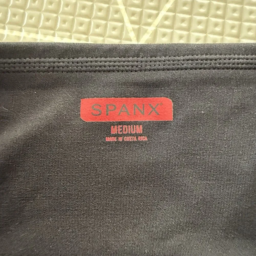 Spanx Shorts M Black Pull On High Rise Compression Capri Slimming Shapewear‎